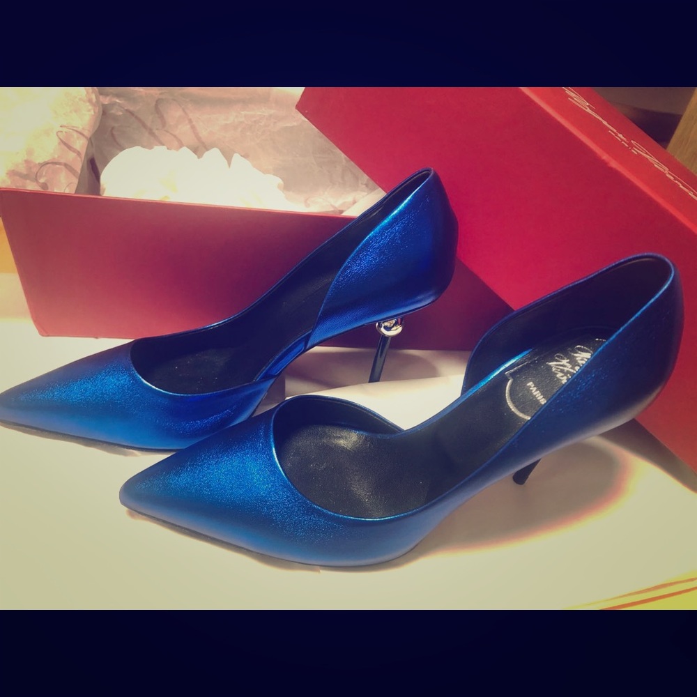 Roger vivier royal blue pump
